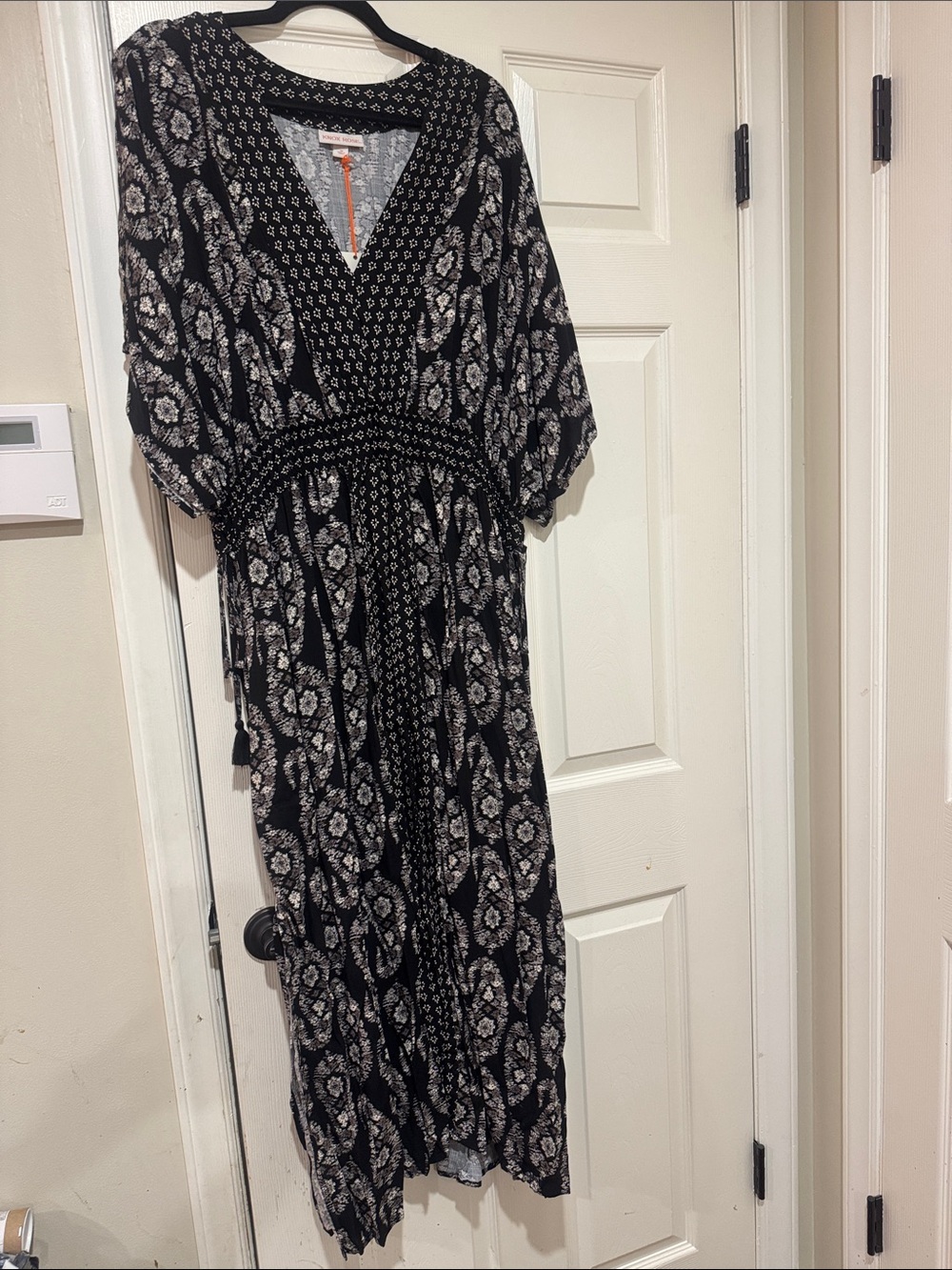 Knox Rose/Black/White/Hint of Brown/Printed V-Neck Maxi Dress/Tie Around Waist!